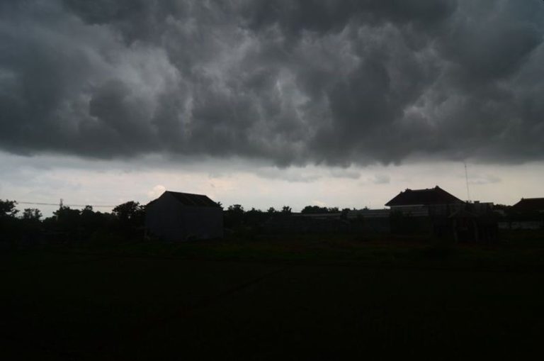 Waspada! Cuaca Ekstrem Belum Usai, Hujan Lebat Mengintai hingga 29 Januari : Okezone News