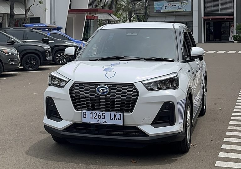 Daihatsu Uji Efisiensi Rocky Hybrid di Jalanan Perkotaan Libatkan 21 Komunitas : Okezone Ototekno