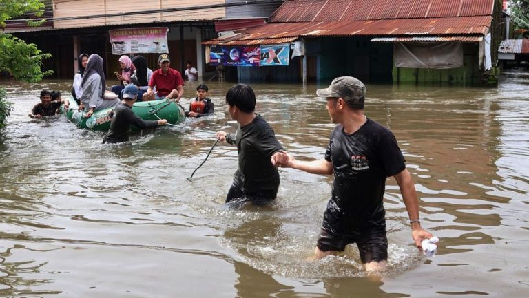 Banjir Kepung Sejumlah Wilayah di Sulsel hingga Bali