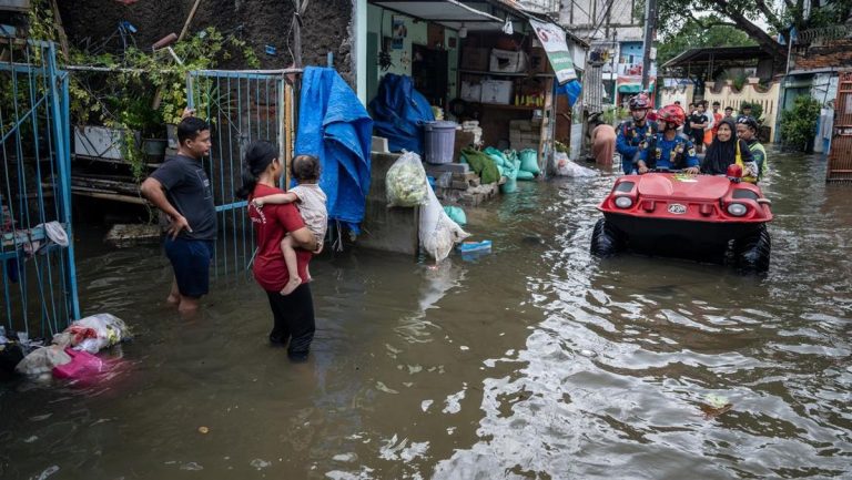 30 RT di Jakarta Masih Banjir Sabtu Pagi, Ratusan Jiwa Mengungsi