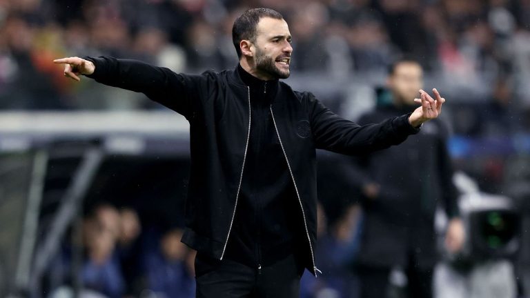 Frankfurt Tampil Buruk, Dennis Schmitt Akui Spurs Layak Menang