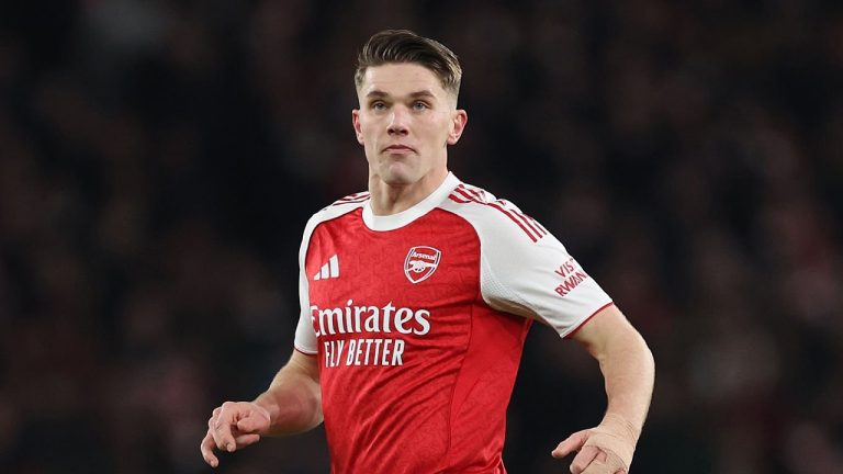 Gary Neville Kritik Gyokeres, Tak Efektif saat Arsenal Ditahan Liverpool