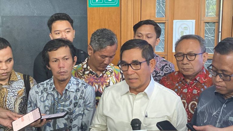 Hamdan Zoelva Nilai Janggal Kerry Adrianto Riza Dikawal Ketat Jaksa : Okezone News