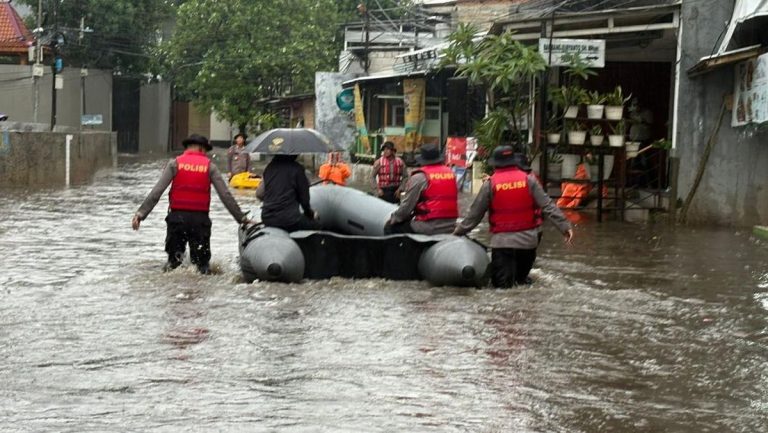 28 RT di Jakarta Terendam Banjir, Ada yang Hampir 1 Meter