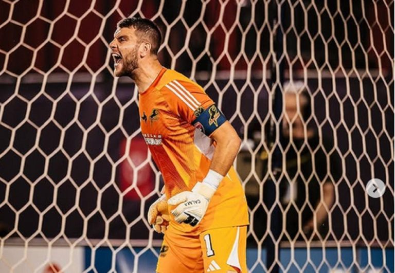 Kiper Timnas Indonesia Maarten Paes Gabung Ajax Amsterdam, Dikontrak hingga 2029! : Okezone Bola