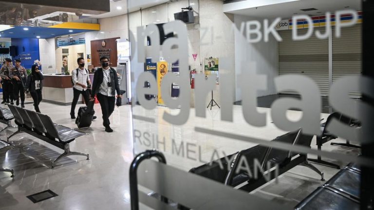 Penyidik KPK Bawa 5 Koper dari Kantor Pusat Ditjen Pajak