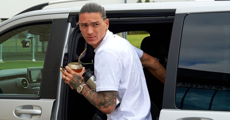 Lee Jones Gabung Liverpool Usai Cetak Gol di FA Cup