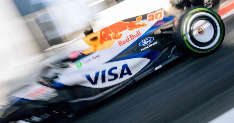 Liam Lawson Beri Dukungan Besar untuk Red Bull di Hari Pembuka