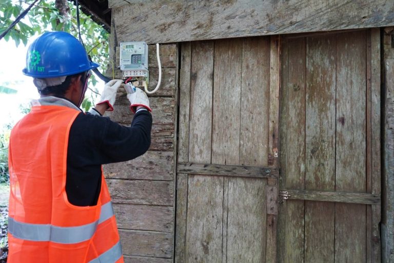 Prabowo Minta Bahlil Percepat Listrik untuk 5.700 Desa Tahun Ini : Okezone Economy