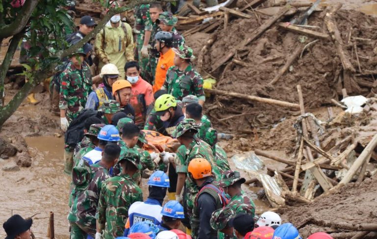 Tim DVI Berhasil Identifikasi 20 Jenazah Korban Longsor Bandung Barat : Okezone News