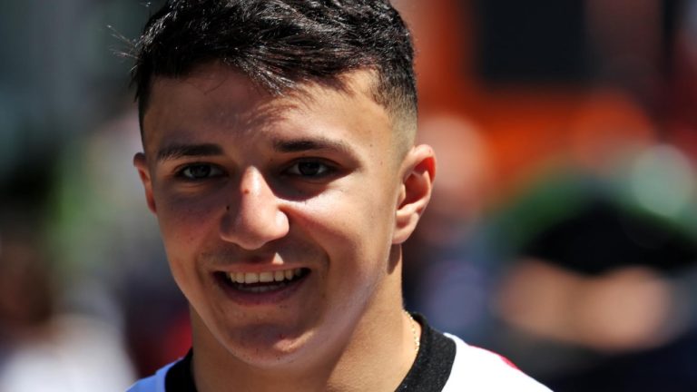 Mantan Bos Alpine Ragukan Keputusan Red Bull Promosikan Isack Hadjar