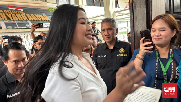 Laras Faizati Bebas Bersyarat di Kasus Penghasutan Bakar Mabes Polri