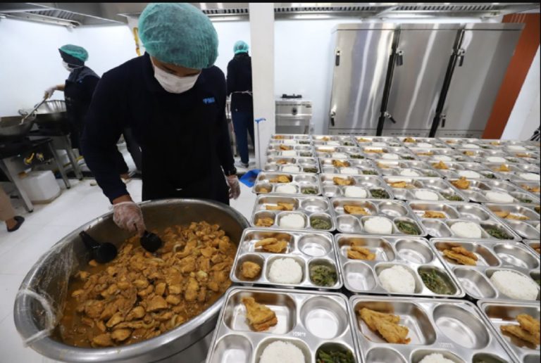 Viral MBG Dipindahkan ke Plastik, SPPG Beri Klarifikasi : Okezone Economy