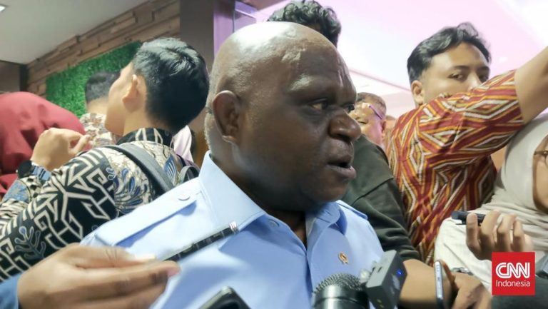 Pigai Serahkan Draf RUU Hukum Masyarakat Adat ke Baleg DPR