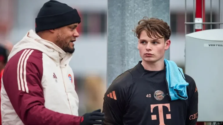 Meski Jatah Main Tak Adil, Jonas Urbig dan Manuel Neuer Tetap Rukun