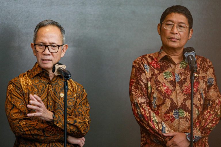 Bagaimana OJK Beroperasi Usai Mahendra Siregar dan Mirza Adityaswara Kompak Mengundurkan Diri? : Okezone Economy