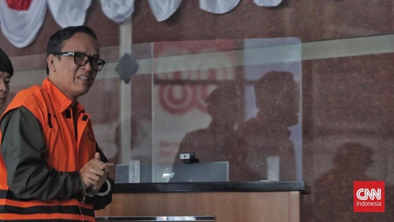 Para Bandit Lepas Anjing Liar untuk Gigit Purbaya