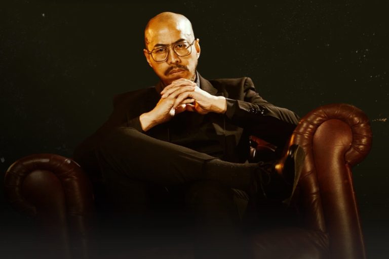 Segini Kisaran Bayaran Pandji Pragiwaksono Tampil di Panggung Stand Up Comedy Mens Rea : Okezone Women