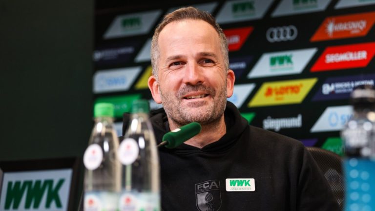 Pelatih FC Augsburg Ungkap Cara Kalahkan Bayern, Jaga Michael Olise!