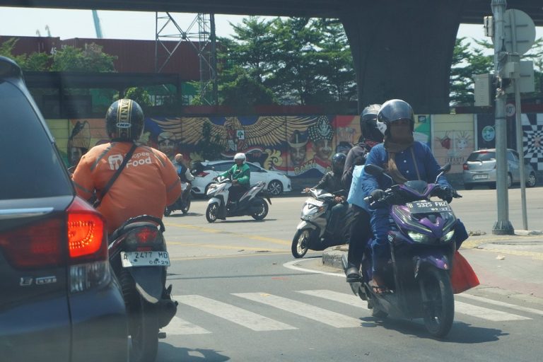 Bahaya Lawan Arah, Ini Risiko yang Mengintai hingga Sanksinya : Okezone Ototekno