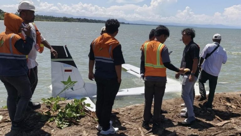 Pesawat Smart Air Jatuh di Pantai Nabire, 13 Penumpang Selamat