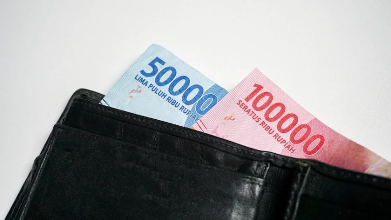 Berikut Ciri-Ciri NIK KTP Dipakai Orang Lain untuk Pinjol : Okezone Economy