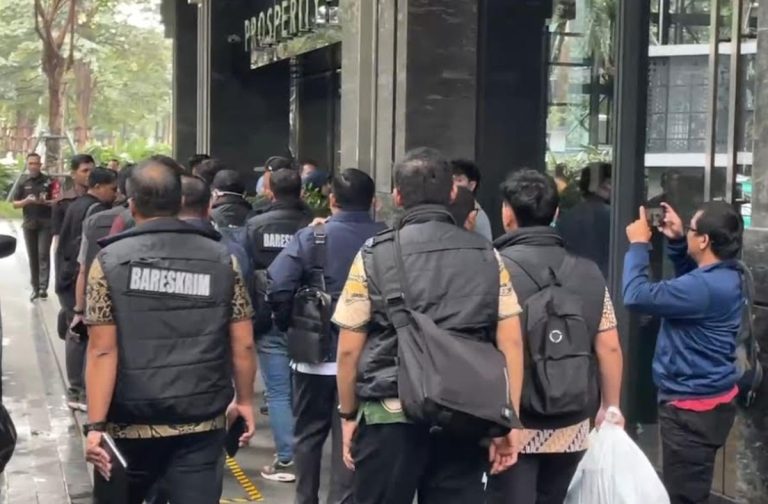 Polri Geledah Kantor Dana Syariah Indonesia Terkait Kasus Dugaan Fraud : Okezone News