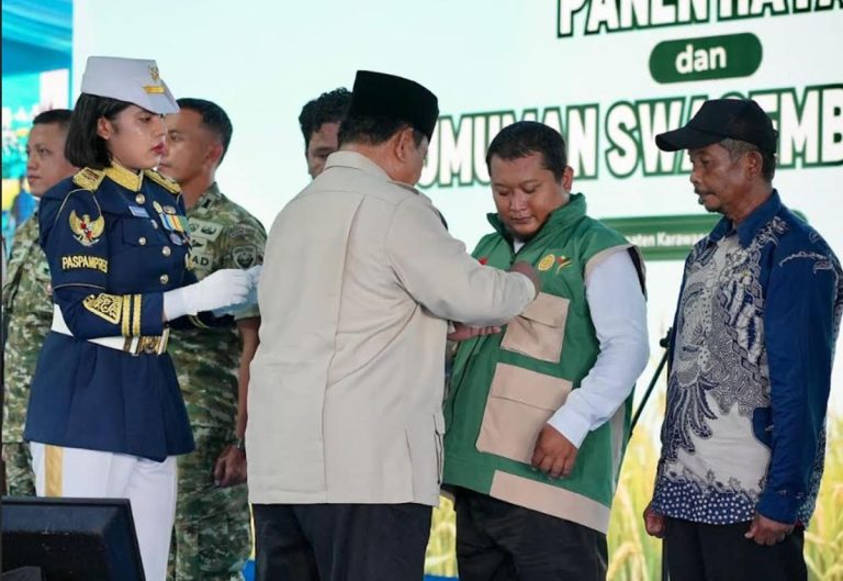 Prabowo Anugerahkan Satyalancana Wira Karya untuk 102 Tokoh, Ada Petani hingga Polisi : Okezone News