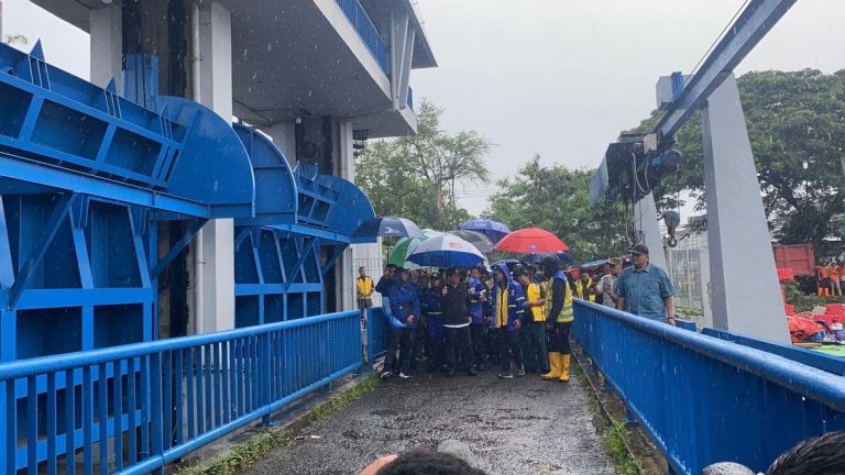 Pastikan Berfungsi dengan Baik, Pramono Tinjau Pintu Air Cengkareng Drain : Okezone News