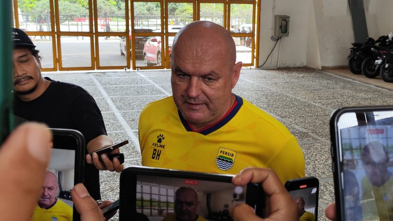 Respon Merendah Bojan Jadi Pelatih Terbaik Bulan Desember