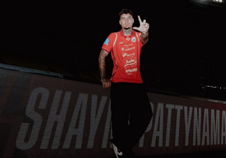 Kisah Shayne Pattynama dan Candu Soto Ayam: Alasan di Balik Kepindahannya ke Persija Jakarta : Okezone Bola