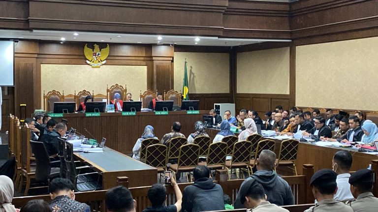 Saksi Akui Setor Uang ke Eks Pejabat Kemnaker untuk Dinas LN : Okezone News