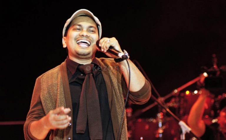 Viral Materi Stand Up Pandji Soal Kelopak Mata Mengantuk, Dokter Tompi Sebut Itu Penyakit Ptosis : Okezone Women