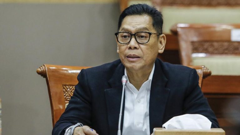DPR Berubah Usung Calon Hakim MK, dari Inosentius Kini Adies Kadir