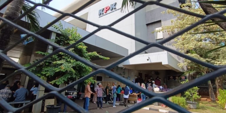 Dua Orang Tahanan KPK Kasus Jual Beli Gas Dibantarkan ke RS