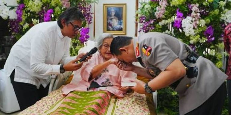 Polri Berduka Cita Atas Meninggalnya Meri Hoegeng