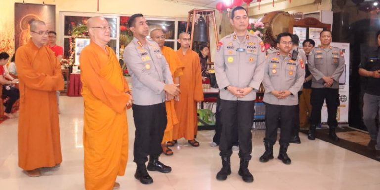 453 Personel Gabungan Amankan Puluhan Vihara di Jakarta Barat