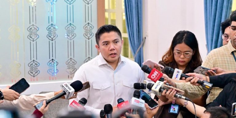 Teddy Bantah Prabowo ke Luar Negeri Pakai Dua Pesawat Kepresidenan