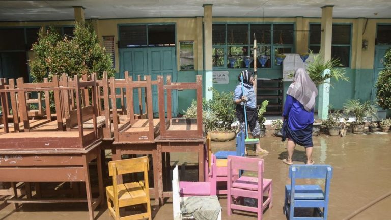 Tanggul Jebol di Ciamis, Ratusan Rumah dan Sawah Terendam Banjir