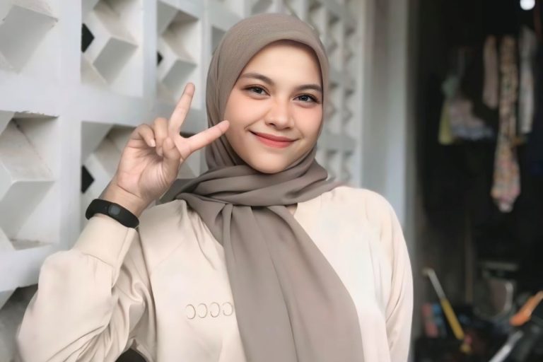 Bobotoh Cantik Khintan Fadilla Fhasa Prediksi Persib Bandung Hajar Ratchaburi FC: Bisa Menang 4-0! : Okezone Bola