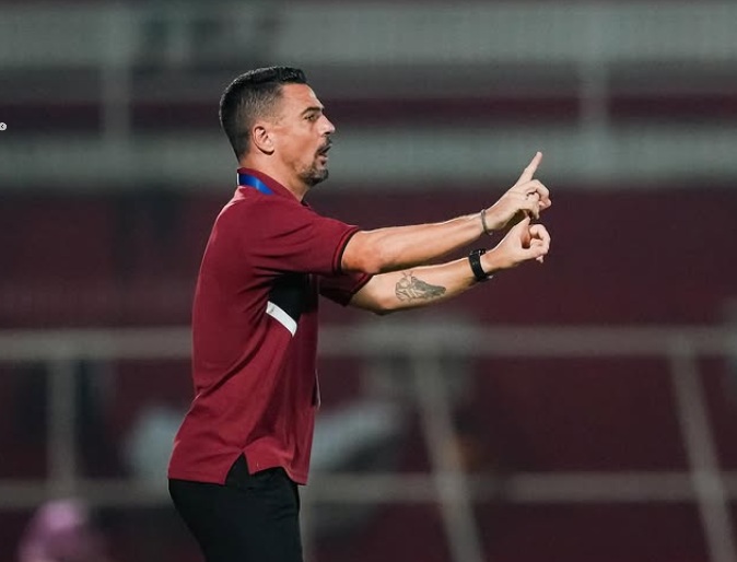 Misi Carlos Pena Permalukan Persib Bandung di GBLA: Persita Tangerang Siap Bantu Persija Jakarta : Okezone Bola