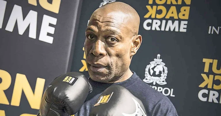 Frank Bruno Heran Lawan Tahan Pukulan Tanpa Berkedip
