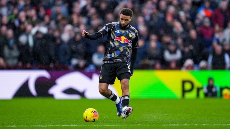 Jayden Bogle: Villa Park Sulit, Satu Poin Tetap Berharga Bagi Leeds