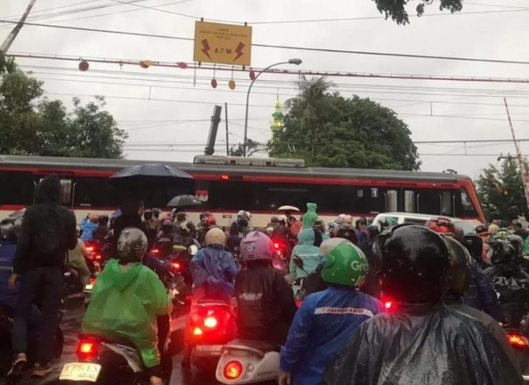 20 Perjalanan Commuter Line Terdampak Gegara Kecelakaan KA Bandara : Okezone News