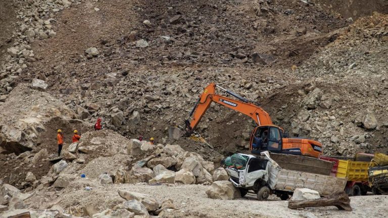 6 Pekerja Tewas Tertimbun Longsor Tambang Timah di Bangka