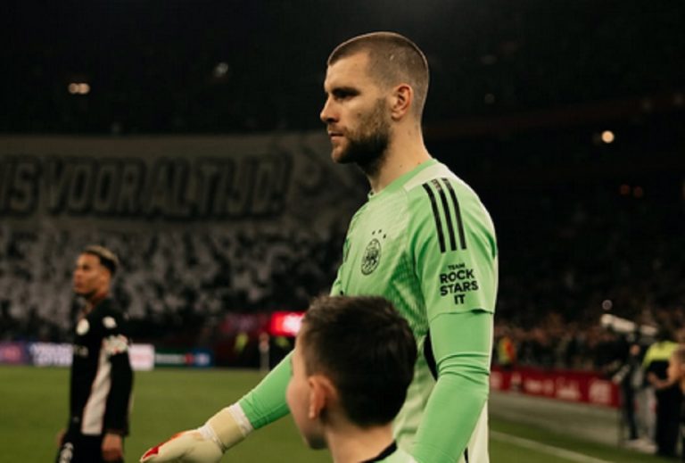 Debut Gila Maarten Paes di Laga Ajax Amsterdam vs NEC Nijmegen, Bikin 7 Penyelamatan! : Okezone Bola