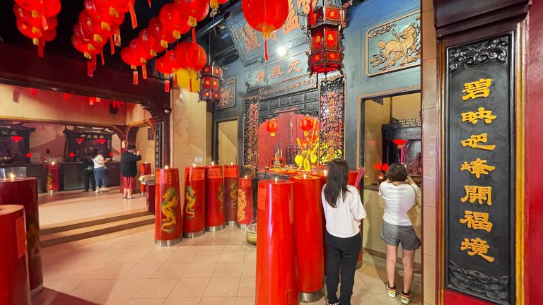 Makna Filosofis di Balik Ritual Cuci Rupang dan Nyala Lilin Jelang Perayaan Imlek : Okezone Women