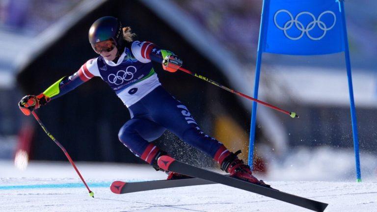 Mikaela Shiffrin Selesaikan Giant Slalom Tanpa Medali, Tapi Tetap Optimis