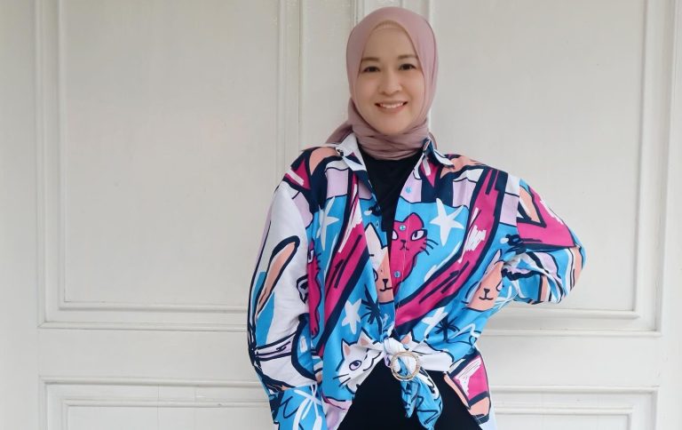 Masih Sendiri Jelang Lebaran, Okie Agustina Ungkap Kriteria Calon Suami: Paham Agama! : Okezone Celebrity