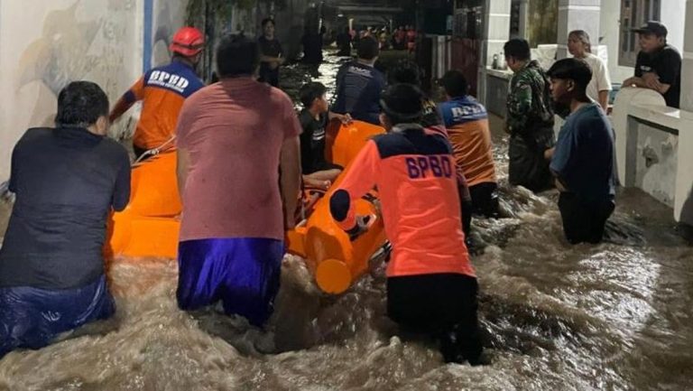 Lima Kecamatan Terdampak, Tinggi Capai 1,5 Meter